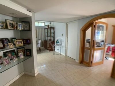 Casa à venda com 333m², 3 quartos, 1 suíte, 4 vagas no bairro Ipanema em Porto Alegre - Foto 7