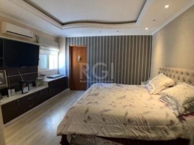 Casa à venda com 333m², 3 quartos, 1 suíte, 4 vagas no bairro Ipanema em Porto Alegre - Foto 14