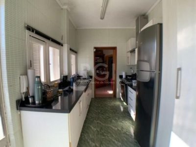 Casa à venda com 333m², 3 quartos, 1 suíte, 4 vagas no bairro Ipanema em Porto Alegre - Foto 21