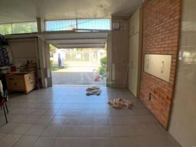 Casa à venda com 333m², 3 quartos, 1 suíte, 4 vagas no bairro Ipanema em Porto Alegre - Foto 32