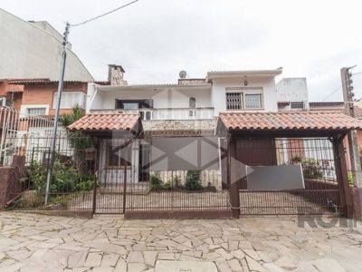 Casa à venda com 280m², 4 quartos, 1 suíte, 2 vagas no bairro Chácara das Pedras em Porto Alegre - Foto 2