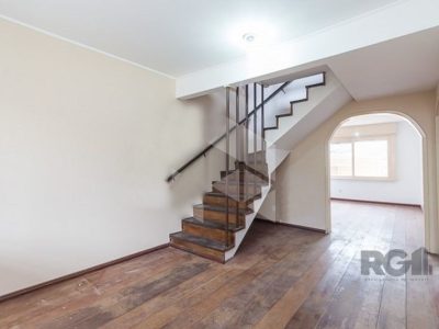 Casa à venda com 280m², 4 quartos, 1 suíte, 2 vagas no bairro Chácara das Pedras em Porto Alegre - Foto 5