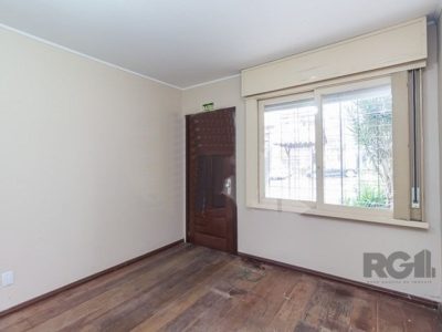 Casa à venda com 280m², 4 quartos, 1 suíte, 2 vagas no bairro Chácara das Pedras em Porto Alegre - Foto 6