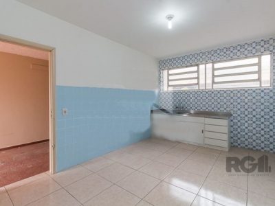 Casa à venda com 280m², 4 quartos, 1 suíte, 2 vagas no bairro Chácara das Pedras em Porto Alegre - Foto 13