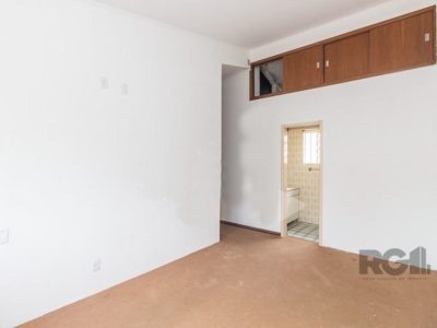 Casa à venda com 280m², 4 quartos, 1 suíte, 2 vagas no bairro Chácara das Pedras em Porto Alegre - Foto 21