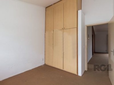 Casa à venda com 280m², 4 quartos, 1 suíte, 2 vagas no bairro Chácara das Pedras em Porto Alegre - Foto 27