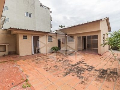 Casa à venda com 280m², 4 quartos, 1 suíte, 2 vagas no bairro Chácara das Pedras em Porto Alegre - Foto 33