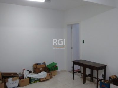 Casa à venda com 363m², 3 quartos, 1 suíte, 2 vagas no bairro São João em Porto Alegre - Foto 4