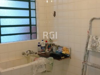 Casa à venda com 363m², 3 quartos, 1 suíte, 2 vagas no bairro São João em Porto Alegre - Foto 11