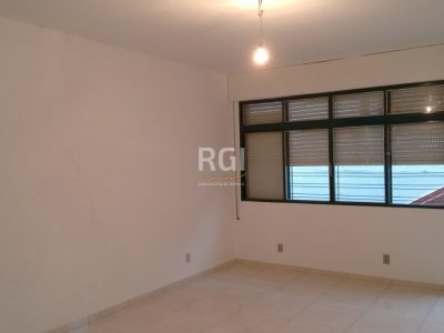 Casa à venda com 363m², 3 quartos, 1 suíte, 2 vagas no bairro São João em Porto Alegre - Foto 14