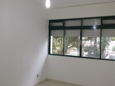 Casa à venda com 363m², 3 quartos, 1 suíte, 2 vagas no bairro São João em Porto Alegre - Foto 17