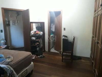 Sobrado à venda com 300m², 6 quartos, 3 suítes, 3 vagas no bairro Glória em Porto Alegre - Foto 14