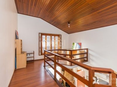 Casa à venda com 135m², 3 quartos, 2 suítes, 2 vagas no bairro Medianeira em Porto Alegre - Foto 12