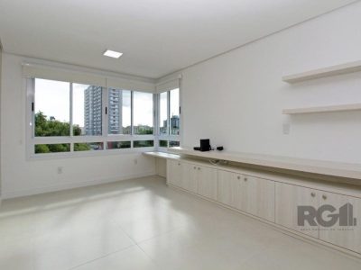 Apartamento à venda com 98m², 3 quartos, 1 suíte, 2 vagas no bairro Vila Ipiranga em Porto Alegre - Foto 2