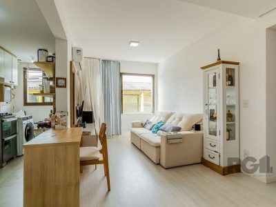 Apartamento à venda com 67m², 2 quartos, 1 suíte, 1 vaga no bairro Passo d'Areia em Porto Alegre - Foto 2