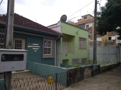 Casa à venda com 124m², 4 quartos, 1 vaga no bairro Petrópolis em Porto Alegre - Foto 3