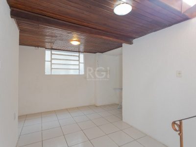 Casa à venda com 231m², 4 quartos, 2 suítes, 4 vagas no bairro Glória em Porto Alegre - Foto 9