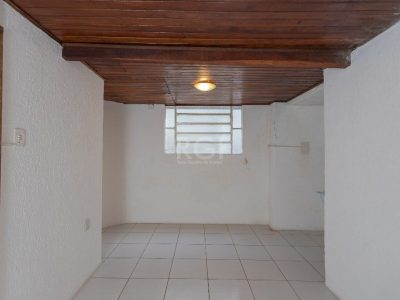 Casa à venda com 231m², 4 quartos, 2 suítes, 4 vagas no bairro Glória em Porto Alegre - Foto 15