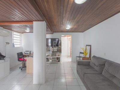 Casa à venda com 231m², 4 quartos, 2 suítes, 4 vagas no bairro Glória em Porto Alegre - Foto 16