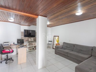 Casa à venda com 231m², 4 quartos, 2 suítes, 4 vagas no bairro Glória em Porto Alegre - Foto 22