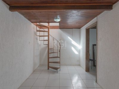 Casa à venda com 231m², 4 quartos, 2 suítes, 4 vagas no bairro Glória em Porto Alegre - Foto 26