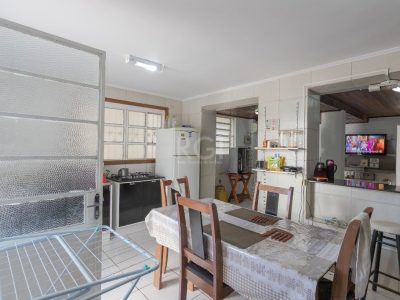 Casa à venda com 231m², 4 quartos, 2 suítes, 4 vagas no bairro Glória em Porto Alegre - Foto 44