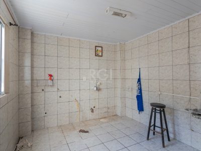 Casa à venda com 231m², 4 quartos, 2 suítes, 4 vagas no bairro Glória em Porto Alegre - Foto 45