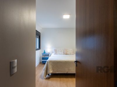 Apartamento à venda com 75m², 2 quartos, 1 suíte, 2 vagas no bairro Tristeza em Porto Alegre - Foto 17