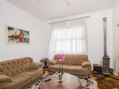 Casa à venda com 290m², 3 quartos, 4 vagas no bairro Santo Antônio em Porto Alegre - Foto 2