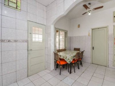 Casa à venda com 290m², 3 quartos, 4 vagas no bairro Santo Antônio em Porto Alegre - Foto 19