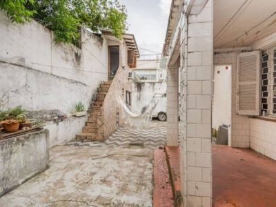 Casa à venda com 290m², 3 quartos, 4 vagas no bairro Santo Antônio em Porto Alegre - Foto 22