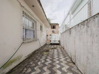 Casa à venda com 290m², 3 quartos, 4 vagas no bairro Santo Antônio em Porto Alegre - Foto 30