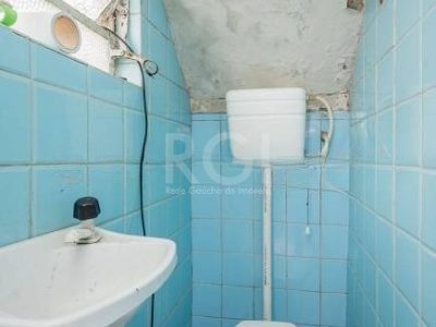 Casa à venda com 290m², 3 quartos, 4 vagas no bairro Santo Antônio em Porto Alegre - Foto 32