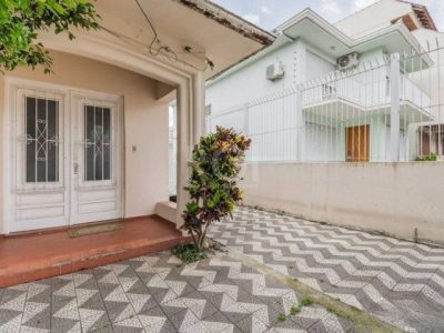 Casa à venda com 290m², 3 quartos, 4 vagas no bairro Santo Antônio em Porto Alegre - Foto 33