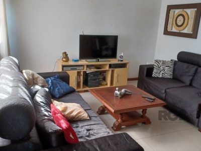 Casa à venda com 250m², 3 quartos, 3 suítes, 3 vagas no bairro Partenon em Porto Alegre - Foto 3