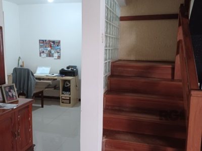 Casa à venda com 250m², 3 quartos, 3 suítes, 3 vagas no bairro Partenon em Porto Alegre - Foto 8