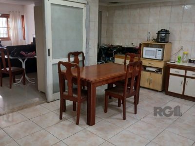 Casa à venda com 250m², 3 quartos, 3 suítes, 3 vagas no bairro Partenon em Porto Alegre - Foto 9