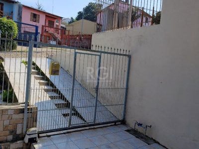 Casa à venda com 335m², 3 quartos, 4 vagas no bairro Partenon em Porto Alegre - Foto 21