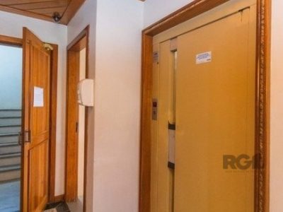 Apartamento à venda com 76m², 2 quartos, 1 vaga no bairro Santana em Porto Alegre - Foto 4