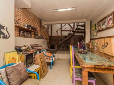 Casa à venda com 411m², 3 quartos, 1 suíte, 4 vagas no bairro Medianeira em Porto Alegre - Foto 39