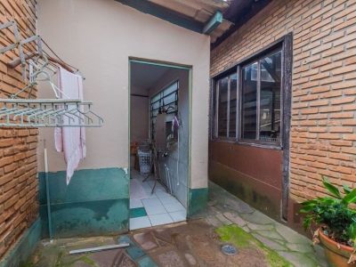 Casa à venda com 411m², 3 quartos, 1 suíte, 4 vagas no bairro Medianeira em Porto Alegre - Foto 42