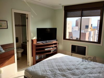 Apartamento à venda com 148m², 3 quartos, 1 suíte, 3 vagas no bairro Petrópolis em Porto Alegre - Foto 2