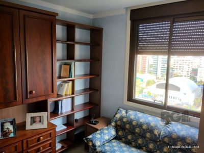 Apartamento à venda com 148m², 3 quartos, 1 suíte, 3 vagas no bairro Petrópolis em Porto Alegre - Foto 3