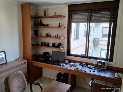 Apartamento à venda com 148m², 3 quartos, 1 suíte, 3 vagas no bairro Petrópolis em Porto Alegre - Foto 4