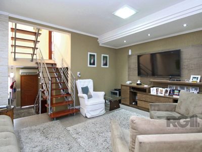 Casa à venda com 192m², 4 quartos, 3 suítes, 2 vagas no bairro Medianeira em Porto Alegre - Foto 9