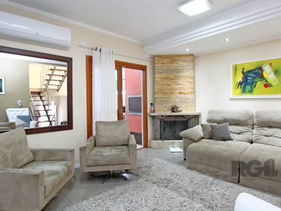 Casa à venda com 192m², 4 quartos, 3 suítes, 2 vagas no bairro Medianeira em Porto Alegre - Foto 11