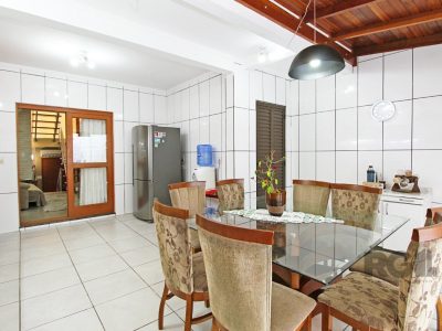 Casa à venda com 192m², 4 quartos, 3 suítes, 2 vagas no bairro Medianeira em Porto Alegre - Foto 14