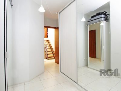 Casa à venda com 192m², 4 quartos, 3 suítes, 2 vagas no bairro Medianeira em Porto Alegre - Foto 35