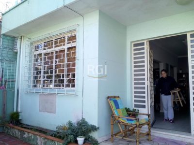 Casa à venda com 155m², 4 quartos, 1 suíte, 3 vagas no bairro Passo d'Areia em Porto Alegre - Foto 8