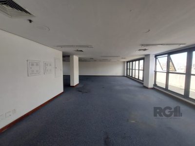 Conjunto/Sala à venda com 357m² no bairro Centro Histórico em Porto Alegre - Foto 2